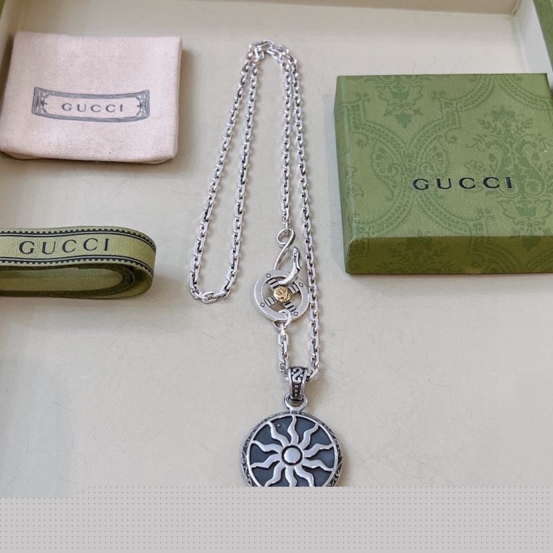 G*u*i necklaces